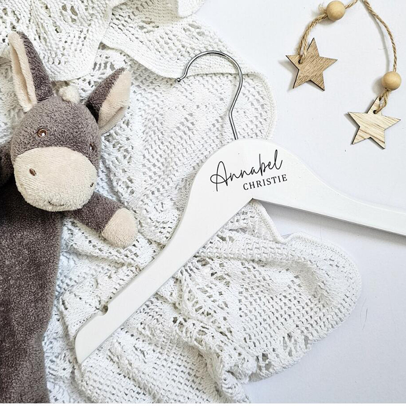 Percha personalizada para bebé - Baby Nursery Outfits reseña y precio